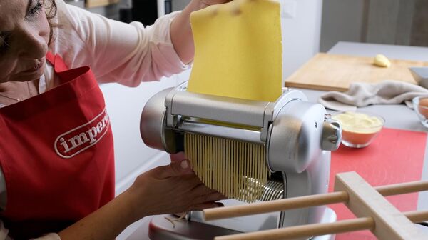 Imperia PastaPresto Gourmet. Machine à pâtes électrique fabriquè en Italie. Machine à pâtes fraîches et moteur électrique. Laminoir électrique feuille de pâtes, lasagnes, fettuccine (Argent)